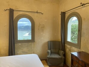 6 soverom, safe på rommet, skrivebord og strykejern/-brett