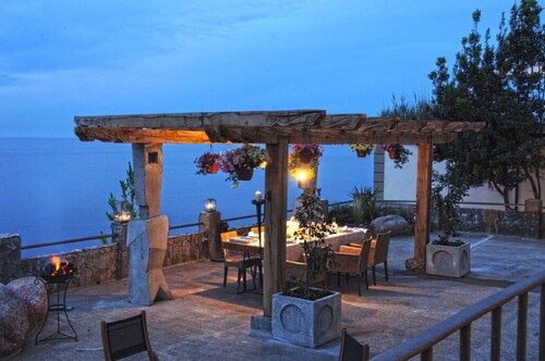 Grand villa on the Cantabrian Sea. Sweeping views, luxurious accommodation