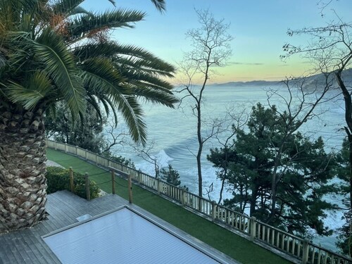 Grand villa on the Cantabrian Sea. Sweeping views, luxurious accommodation