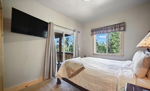 5 bedrooms, desk, iron/ironing board, WiFi