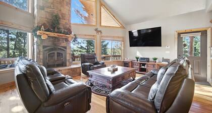 Large Lodge Sleeps 14, Fire Pit, Views