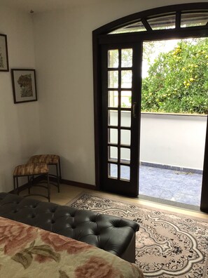 Interior - Quartos Individuais e Espaços Compartilhados. A 700 Metros do Jardim Botânico (Cajuru Curitiba)