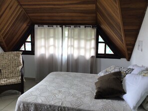 4 bedrooms, free WiFi, bed sheets - Quartos Individuais e Espaços Compartilhados. A 700 Metros do Jardim Botânico (Cajuru Curitiba)