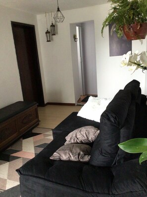 Interior - Quartos Individuais e Espaços Compartilhados. A 700 Metros do Jardim Botânico (Cajuru Curitiba)