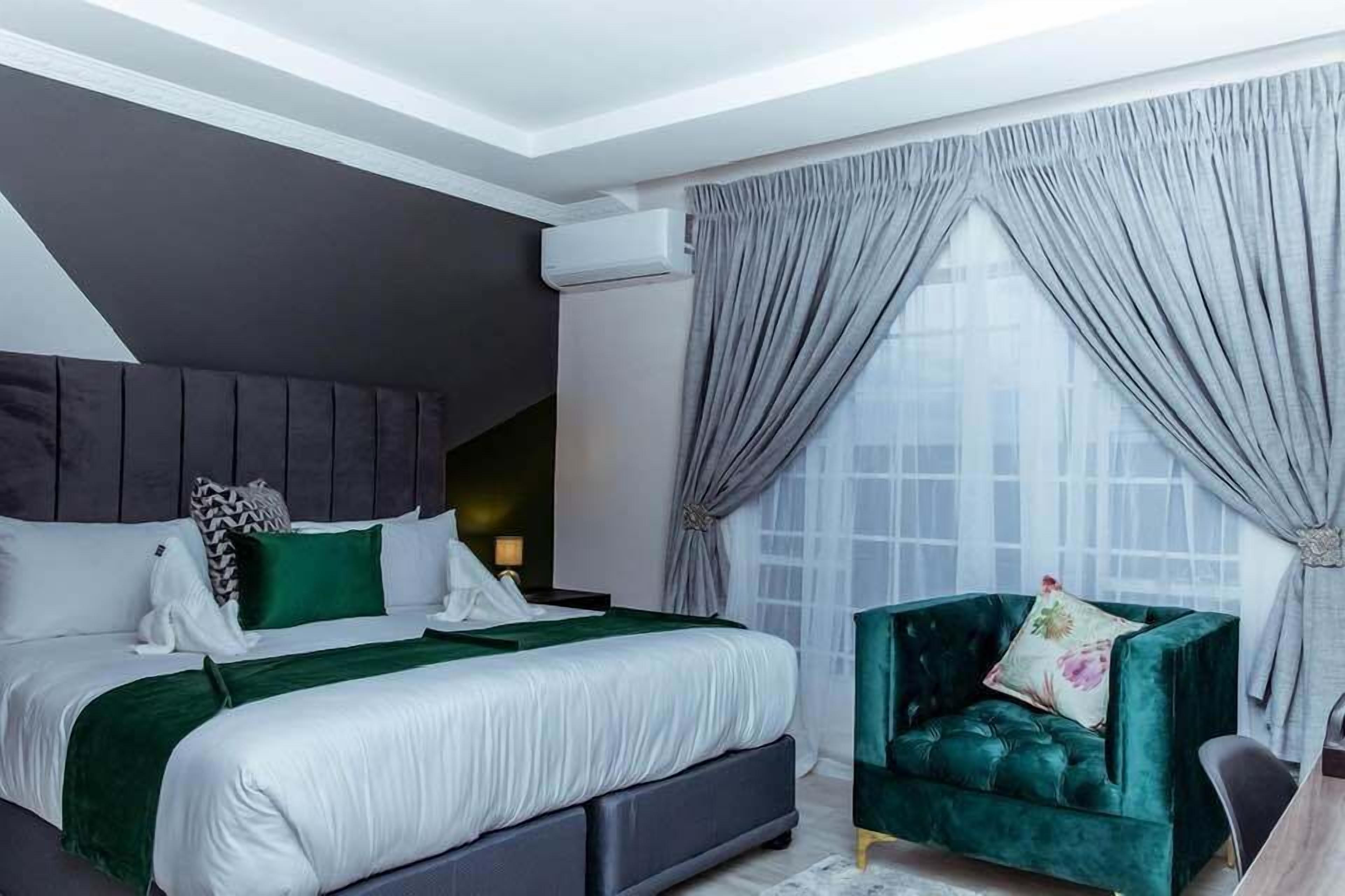 Habitación ejecutiva | 1 habitación, decoración personalizada, muebles diferentes y escritorio 