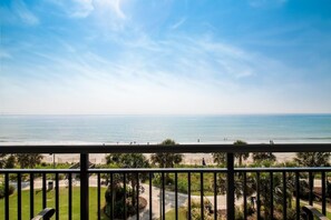 A balcony with a view of the beach and ocean. - Seaside Splendor Ocean Breeze Retreat (Myrtle Beach)