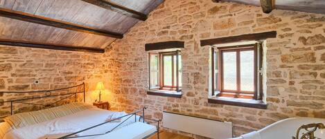 3 bedrooms, iron/ironing board, travel crib, free WiFi