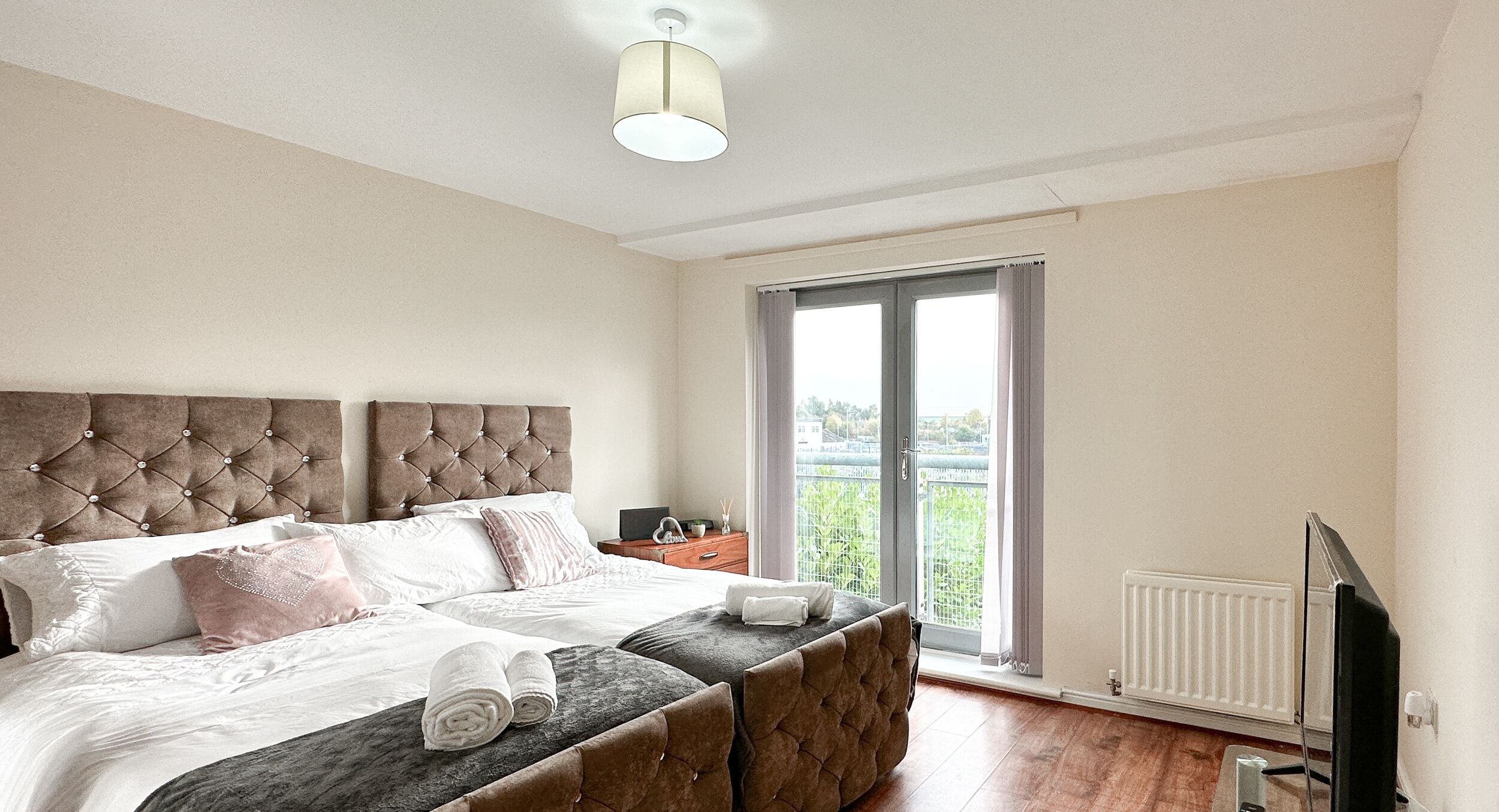 5 bedrooms, iron/ironing board, free WiFi