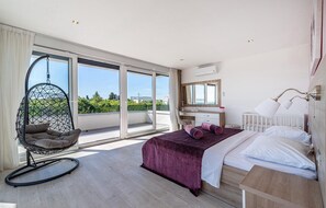 3 soverom, strykejern/-brett, reiseseng for barn og wi-fi (inkludert)