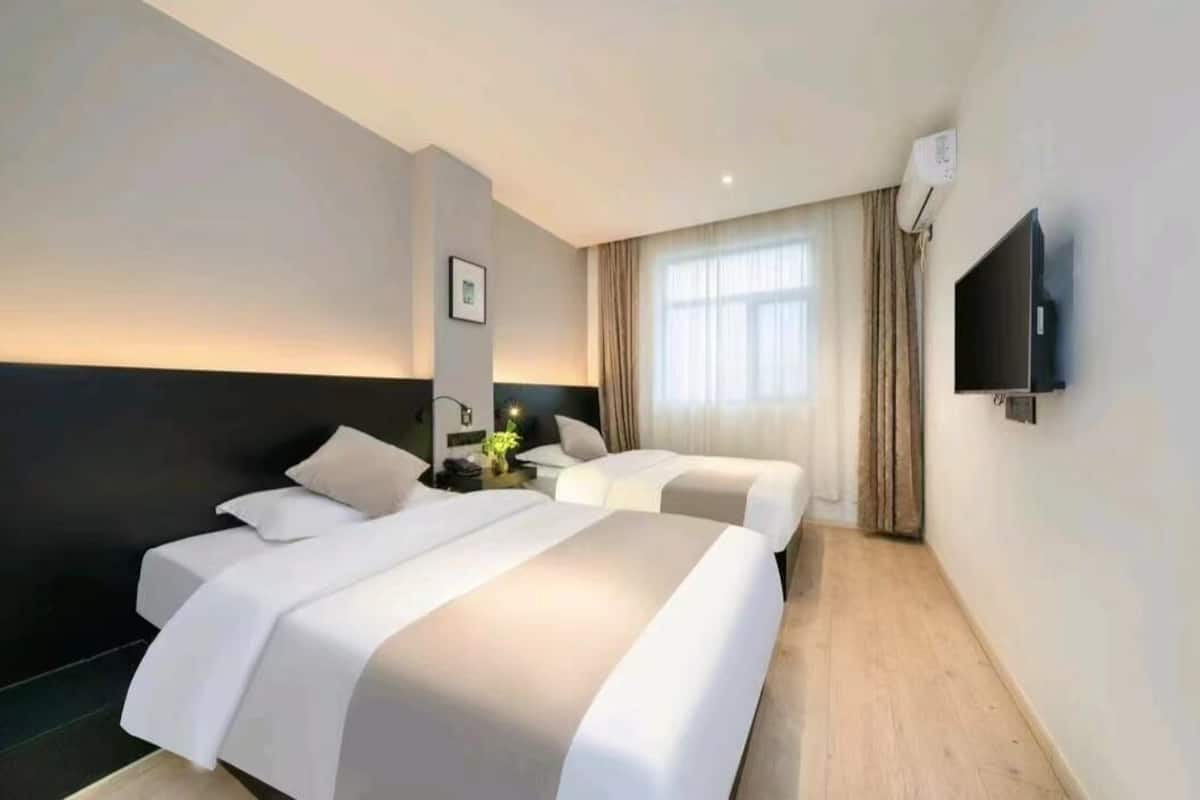 Standard Double or Twin Room | Egyptian cotton sheets, premium bedding, pillow-top beds, desk