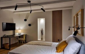 4 bedrooms, iron/ironing board, travel cot, free WiFi - Amazing home in Tinjan (Tinjan)