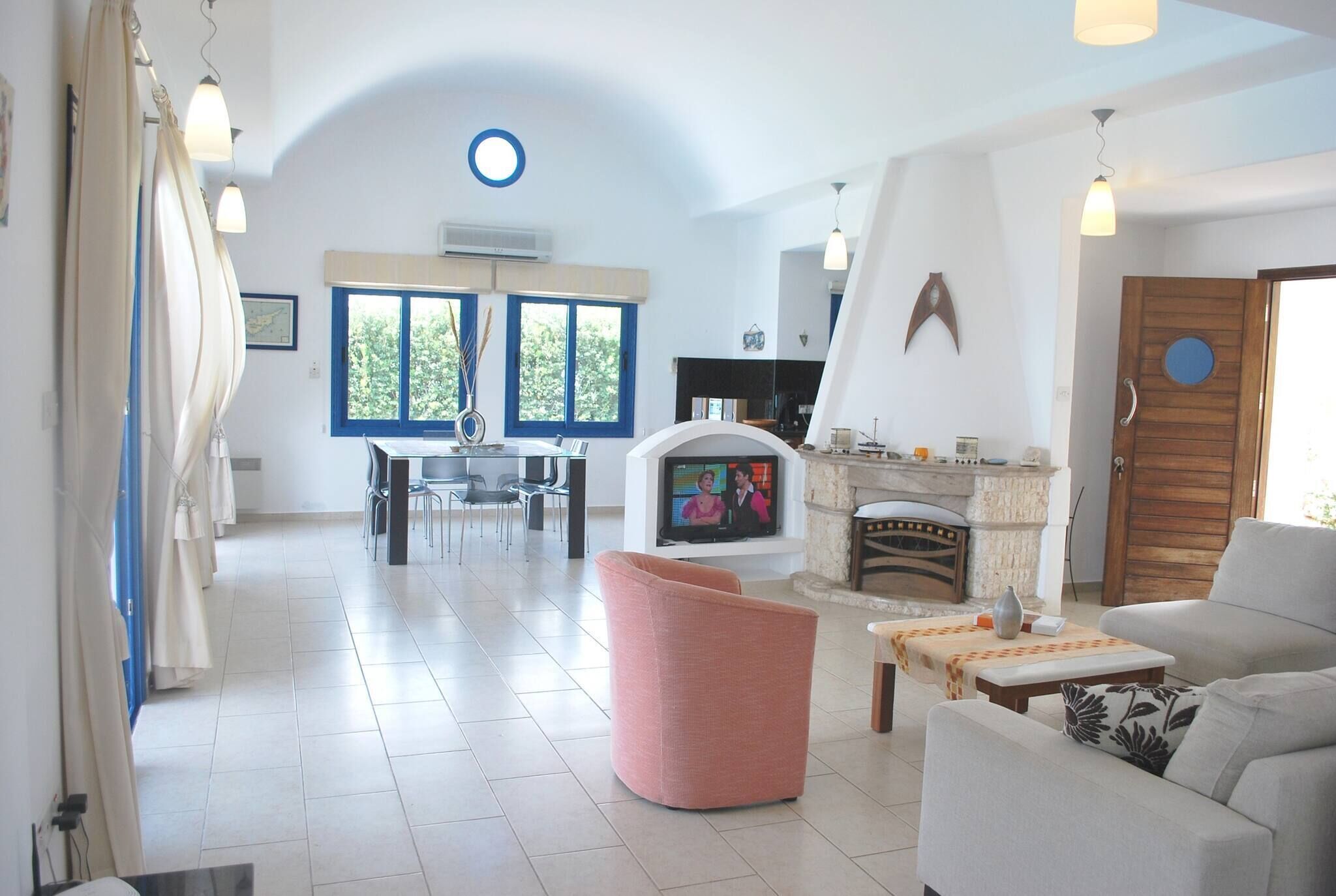 Sea Front Villa With Private Heated Pool, Quiet Area Paphos 322 - Pafos