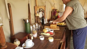 Restaurant - Makubi Safari Camp by Isyankisu  (Selous Game Reserve)