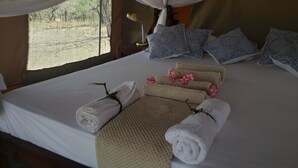 Interior detail - Makubi Safari Camp by Isyankisu  (Selous Game Reserve)
