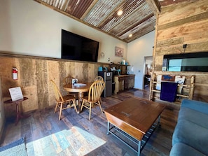 Smart TV, table tennis, books - Adventure Cabin within the Heart of Arizona! Pickle ball court! (Payson)