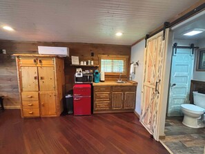 Fridge, microwave, coffee/tea maker, toaster - Mini Cabin provides Great Adventures and Memories (Payson)