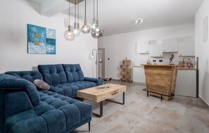 Télévision, lecteur de DVD, chaîne hi-fi