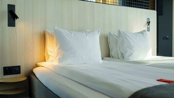 Suite Junior | Surmatelas, bureau, espace de travail pour ordinateur portable