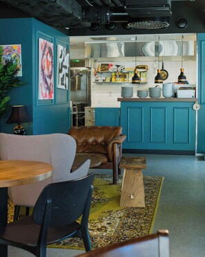 매일 뷔페 아침 식사(1인당 EUR 13.9)