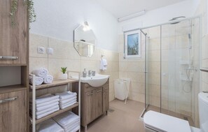 Shower, hair dryer - Gorgeous home in Umag (Umag)