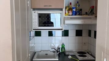 Mikroaaltouuni, uuni, liesi, vedenkeitin