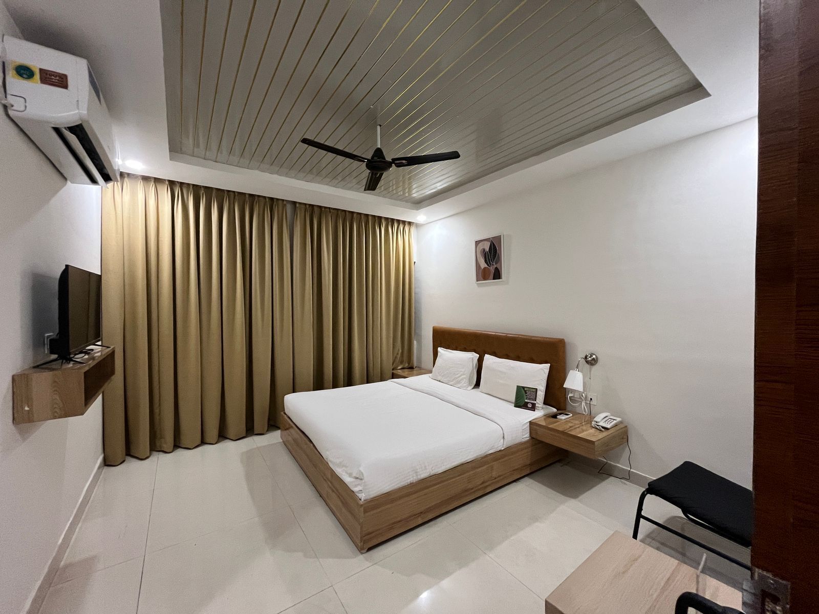 Deluxe Double Room | Frette Italian sheets, premium bedding, individually decorated