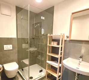 Hårføner, håndklær, såpe og sjampo