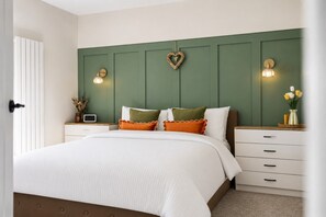3 bedrooms, desk, iron/ironing board, free WiFi