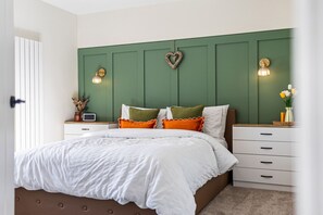 3 Schlafzimmer, Schreibtisch, Bügeleisen/Bügelbrett, kostenloses WLAN