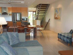 TV - BeachHouse One ~ Beachfront Haven ~ One bedroom (Mission Beach)