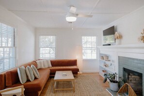 Fernseher, Kamin, Arbeitsbereiche