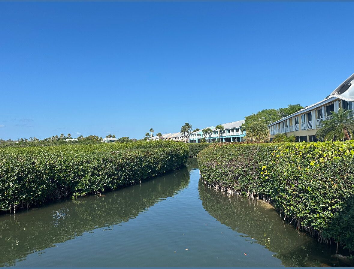 Coastal Themed Villa Retreat in Paradise Awaits for You!