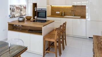 Frigorifero, forno, lavastoviglie, macchina per tè/caffè