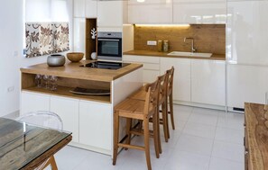 Fridge, oven, dishwasher, coffee/tea maker