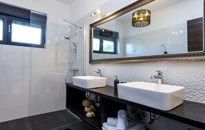 Shower, hair dryer - Amazing home in Pridraga (Pridraga)
