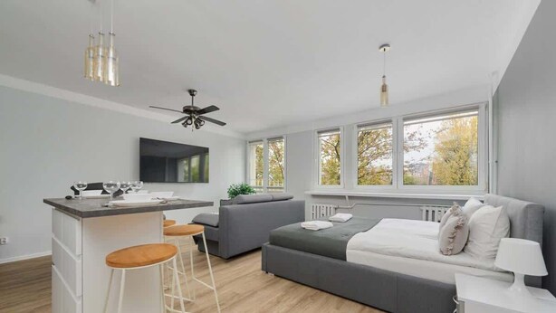 A modern apartment with a kitchen, a dining area, a sofa, and a bed. - Stylish Studio in the Center | 15 minutes to the Market Square of Wroclaw (Wroclaw)