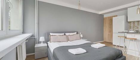 Iron/ironing board, WiFi, bed sheets