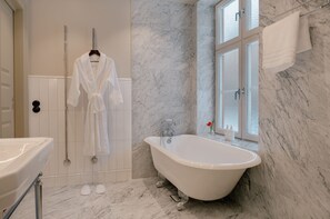 Suite | Bathroom | Hair dryer, heated floors, towels, soap - Clas på Hörnet (Stockholm)