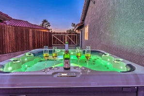 Outdoor spa tub - Single-Story 3BR w/ Pool, Hot Tub, Firepit & Grill (Henderson)