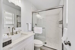 Doccia, asciugacapelli, asciugamani