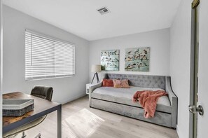 3 chambres, fer et planche Ă repasser, Wi-Fi, draps fournis
