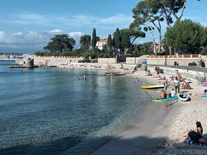 Sun loungers - Large Provençal villa with swimming pool, sea view, and high-speed internet. (Cagnes-sur-Mer)