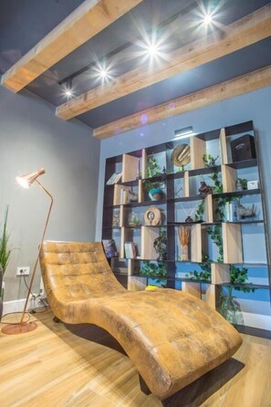 Lyxvilla | Vardagsrum | 32-tums LCD-tv med kabelkanaler