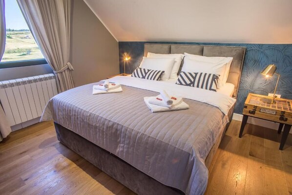 Lyxvilla | 4 sovrum, skrivbord, arbetsyta för laptop och strykjärn/strykbräda