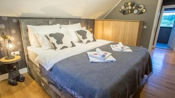 4 bedrooms, desk, laptop workspace, iron/ironing board