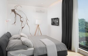 4 bedrooms, iron/ironing board, travel crib, free WiFi - Awesome home in Liznjan (Liznjan)