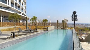 Unclassified image, 2 of 20, button - Ellipse Waterfall 31002 (Midrand)
