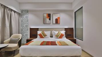 1 bedroom, minibar, desk, laptop workspace