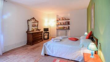 4 bedrooms, travel cot, free WiFi