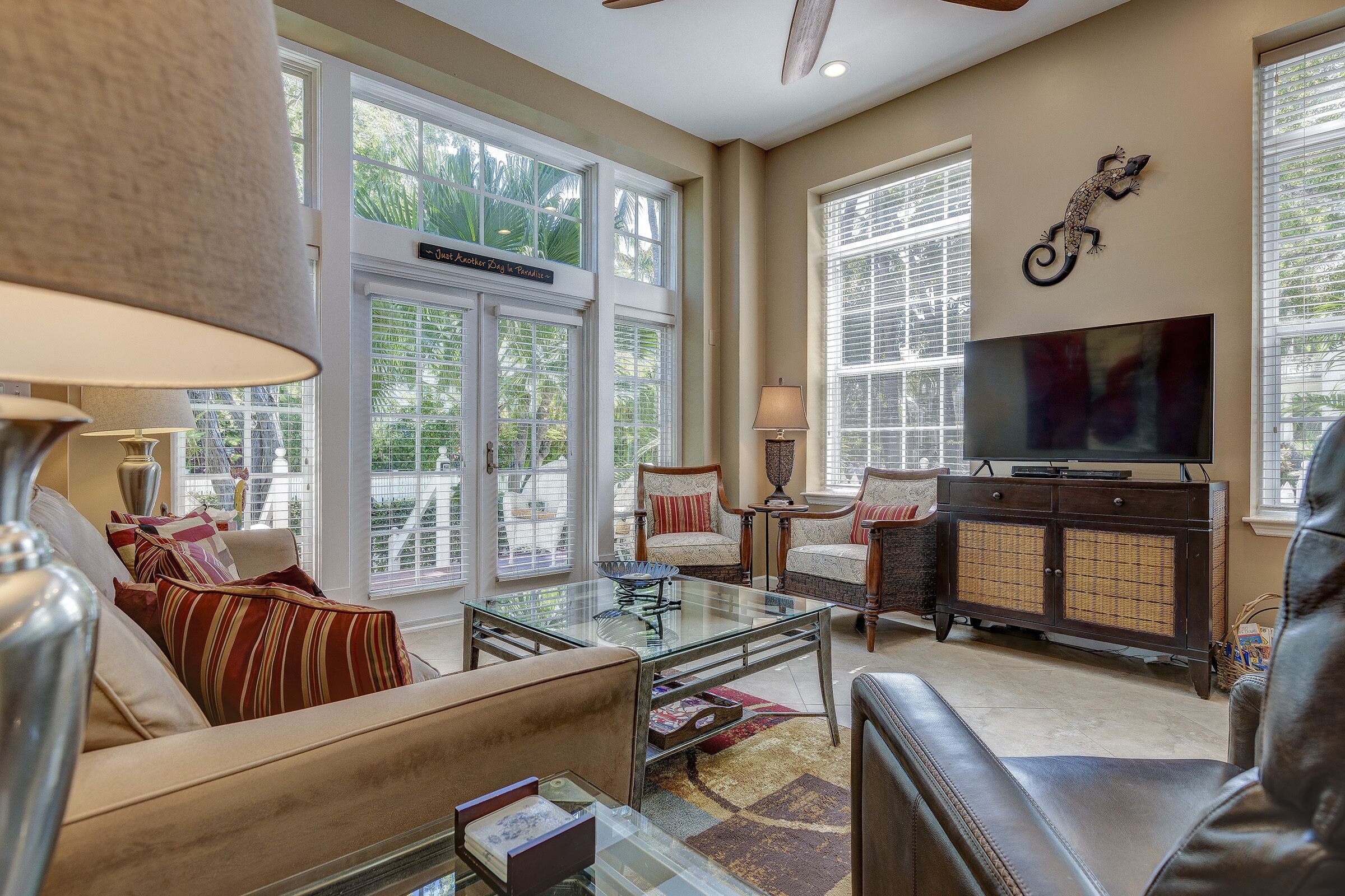 Truman Annex end-unit home, private outdoor spaces, pool, close to Duval & beach